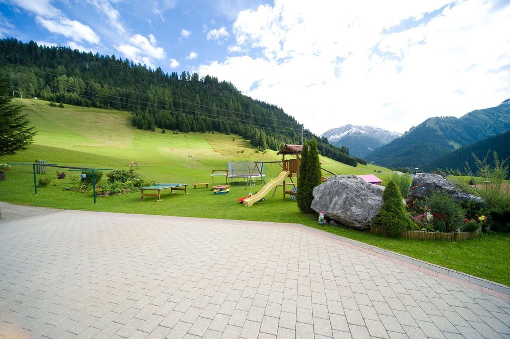 Gaestehaus Alpenblick Berwang Exterior photo