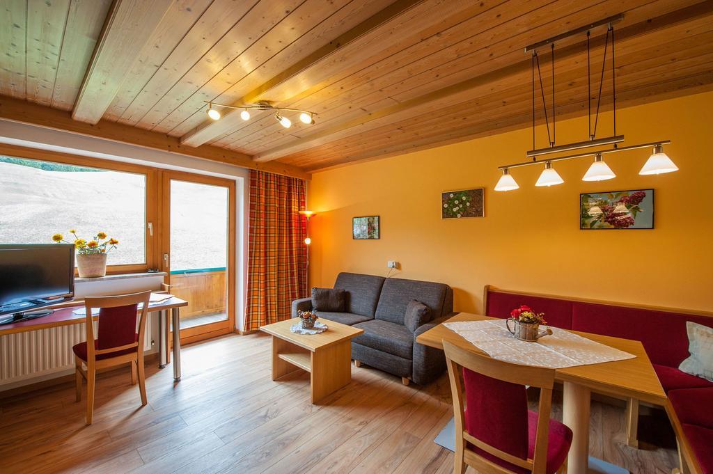 Gaestehaus Alpenblick Berwang Exterior photo