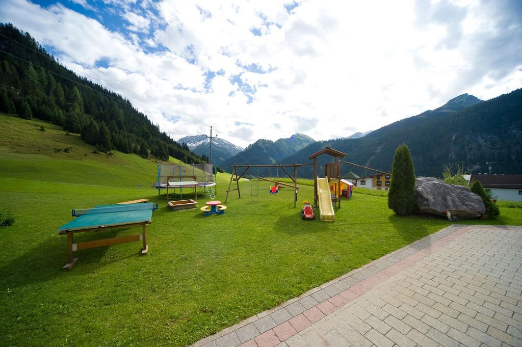 Gaestehaus Alpenblick Berwang Exterior photo
