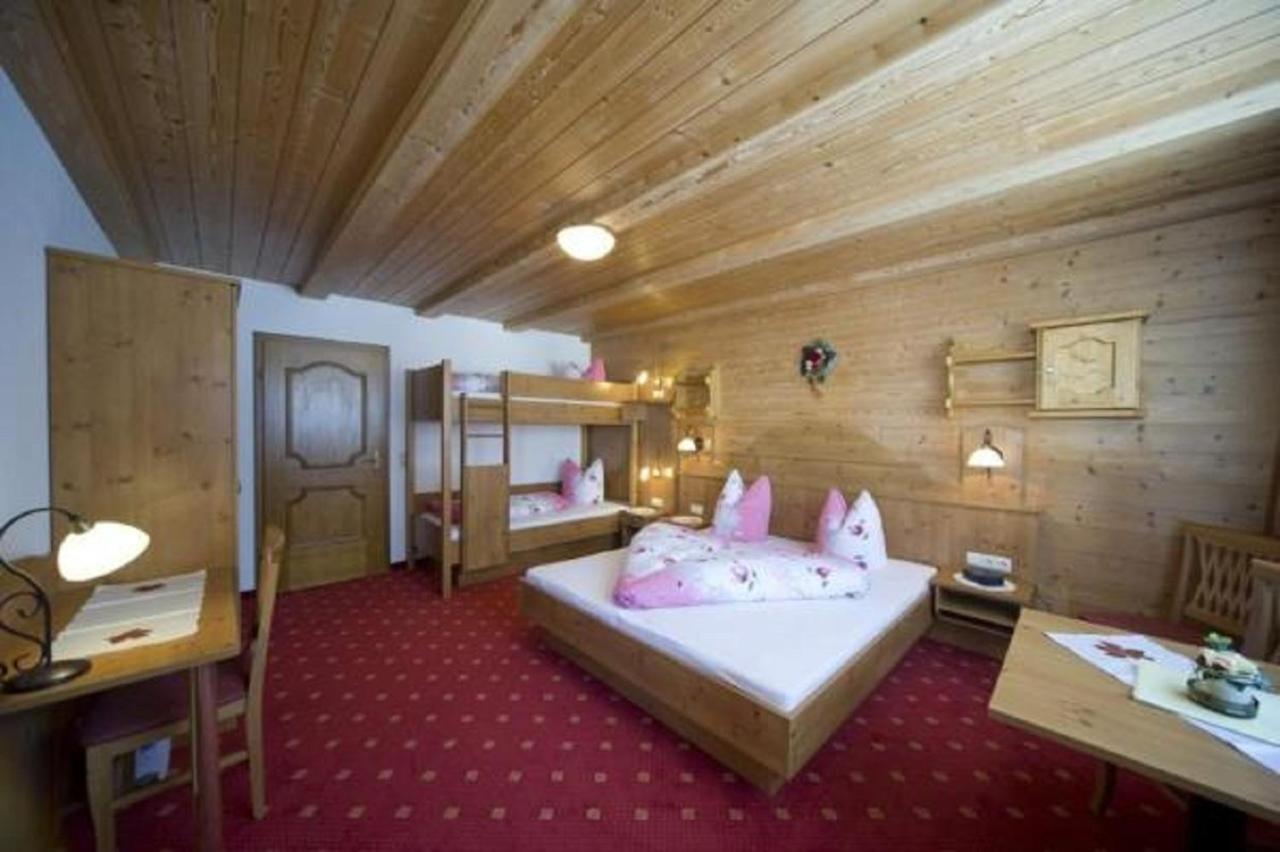Gaestehaus Alpenblick Berwang Exterior photo